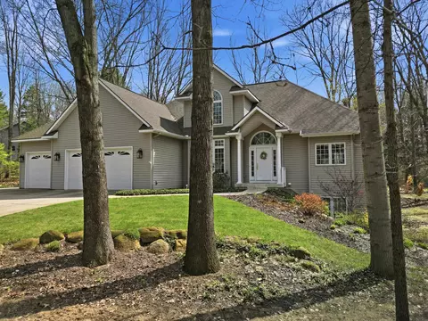 5859 Dix Dr NE, Belmont, MI 49306