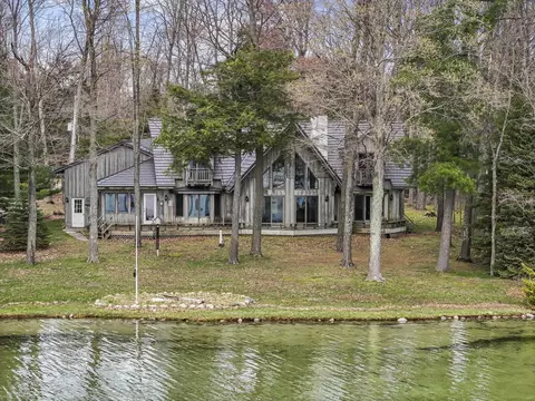 45 W Traverse Lk, Maple City, MI 49664