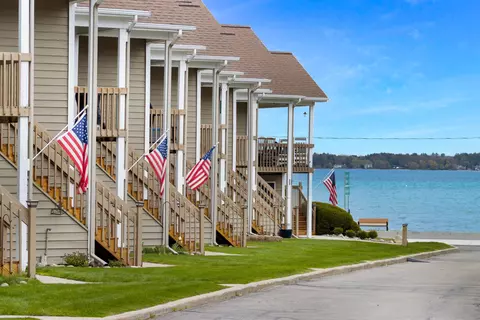 13766 SW Unit 101 Sw Bayshore #101, Traverse City, MI 49684