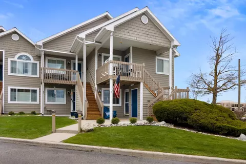 13766 SW Unit 101 Sw Bayshore #101, Traverse City, MI 49684