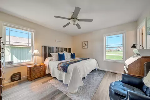 Bedroom - 1693 Manchester, Gladwin, MI 48624 photo 1 of 7