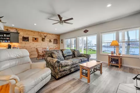 Living - 1693 Manchester, Gladwin, MI 48624 photo 2 of 4