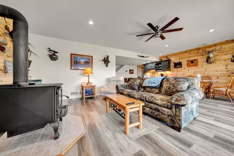 Living - 1693 Manchester, Gladwin, MI 48624 photo 3 of 4