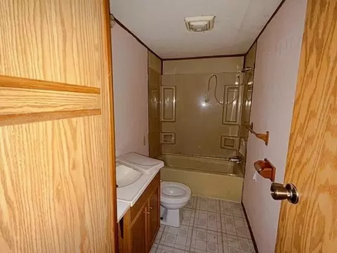 Bath - 559 Gitchegumee, Buckley, MI 49620 photo 1 of 2