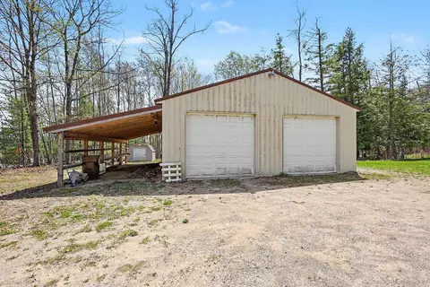 Exterior - 1015 Shaw, Gladwin, MI 48624 photo 6 of 7