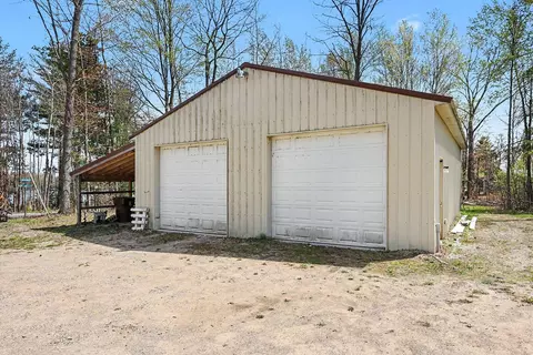 Exterior - 1015 Shaw, Gladwin, MI 48624 photo 5 of 7