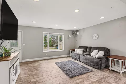 Living - 1015 Shaw, Gladwin, MI 48624 photo 1 of 1