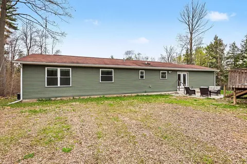 Exterior - 1015 Shaw, Gladwin, MI 48624 photo 4 of 7