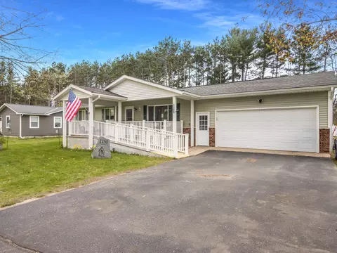 1150 N Carriage, Traverse City, MI 49686