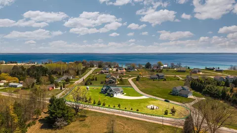 3833 Smokey Cv, Traverse City, MI 49686