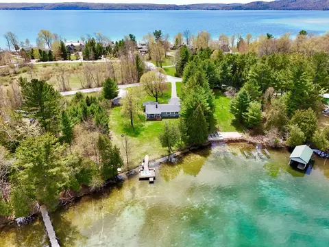 4515 W Glen Eden, Glen Arbor, MI 49636