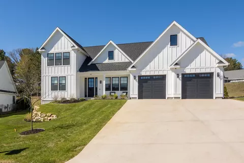 91 Vineyard Rdg, Traverse City, MI 49686