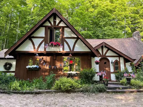 984 Cedar Riv, Bellaire, MI 49615