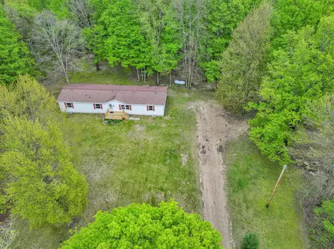 3902 N 3 12, Mesick, MI 49668