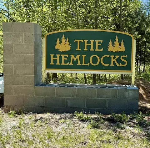 8787 Hemlock Hl #LOT : 14, Traverse City, MI 49685