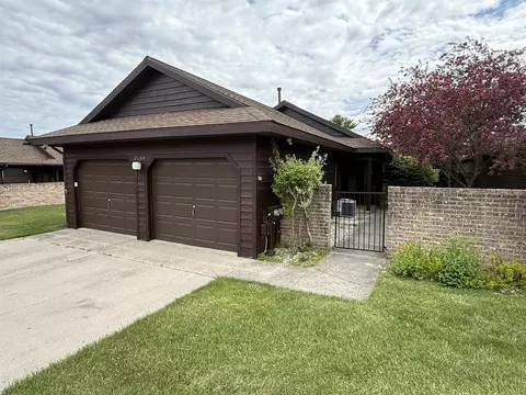 2154 Hammond Pl W, Traverse City, MI 49686
