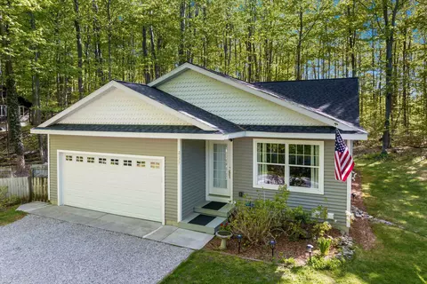2177 N Jacobson, Suttons Bay, MI 49682