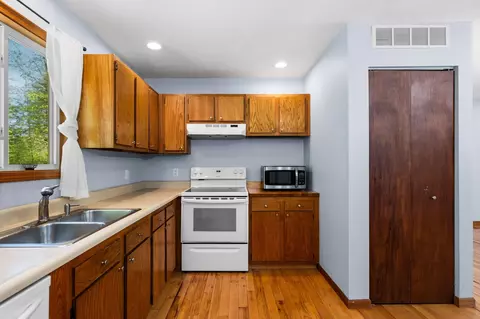 Kitchen - 3936 Jeri, Interlochen, MI 49643 photo 2 of 2