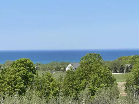 3 Foxview, Charlevoix, MI 49720