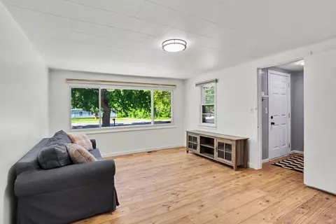 Living - 5290 E Broadway, Mount Pleasant, MI 48858 photo 1 of 2