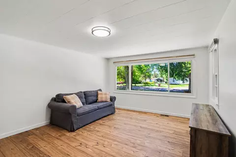 Living - 5290 E Broadway, Mount Pleasant, MI 48858 photo 2 of 2