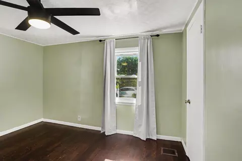 Bedroom - 5290 E Broadway, Mount Pleasant, MI 48858 photo 1 of 5