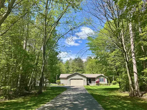 18706 Cedar Run, Traverse City, MI 49684