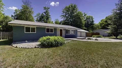 3042 Bischoff, Harrison, MI 48625 photo 2