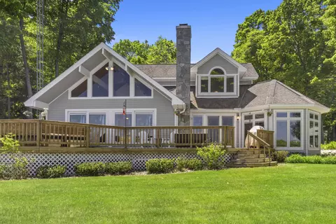3154 Bancroft, Honor, MI 49640 photo 2