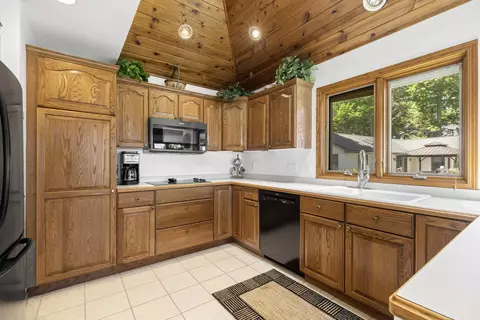 3154 Bancroft, Honor, MI 49640 photo 5