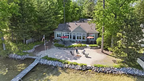 2704 Crescent Shrs, Traverse City, MI 49685