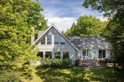 3961 W Cheney Woods, Maple City, MI 49664