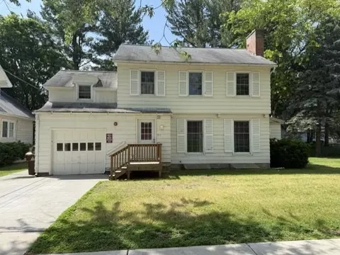 715 W W Ctr, Alma, MI 48801