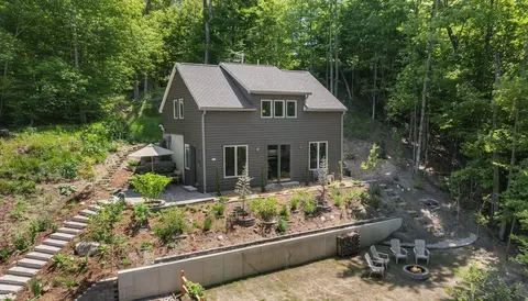 8867 S Dunns Farm, Maple City, MI 49664