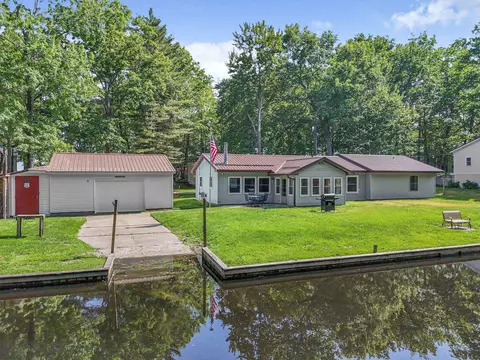 311 W W Lk, Cadillac, MI 49601