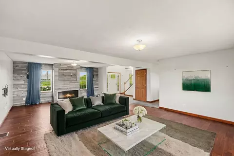 Living - 4606 E Jordan, Mount Pleasant, MI 48858 photo 2 of 5