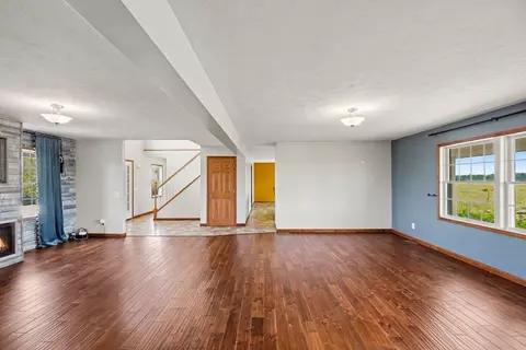 Living - 4606 E Jordan, Mount Pleasant, MI 48858 photo 3 of 5