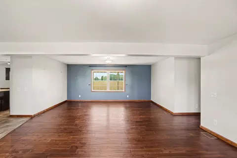 Living - 4606 E Jordan, Mount Pleasant, MI 48858 photo 5 of 5