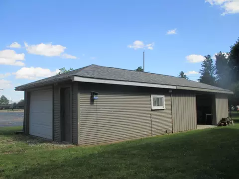 107 W Hall, Shepherd, MI 48883 photo 4