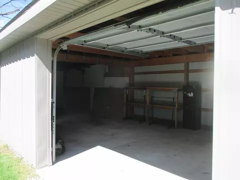 107 W Hall, Shepherd, MI 48883 photo 6