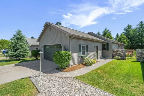 3726 Creekside #51 : 51, Traverse City, MI 49684