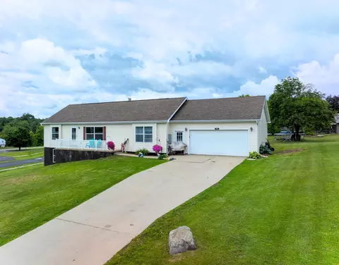 630 Lennon, Gladwin, MI 48624 photo 2
