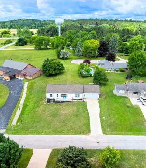 630 Lennon, Gladwin, MI 48624 photo 4