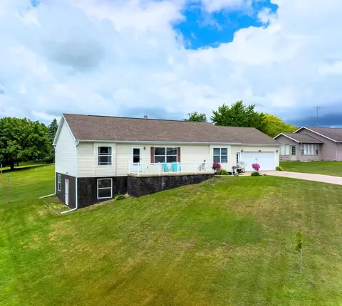 630 Lennon, Gladwin, MI 48624 photo 3