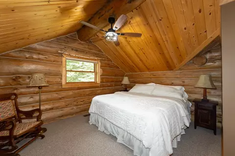Bedroom - 2095 Middle Hvn, Gladwin, MI 48624 photo 7 of 9
