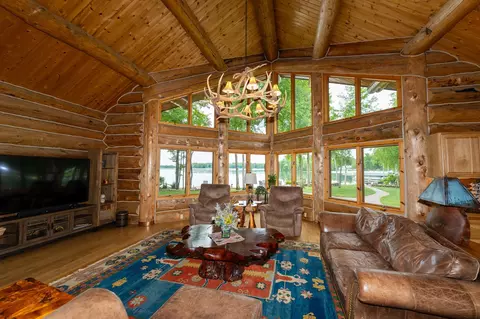 Living - 2095 Middle Hvn, Gladwin, MI 48624 photo 4 of 5