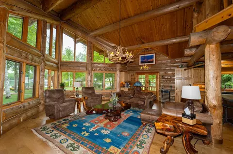 Living - 2095 Middle Hvn, Gladwin, MI 48624 photo 2 of 5