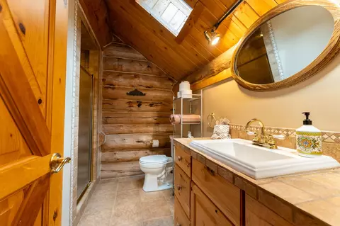 Bath - 2095 Middle Hvn, Gladwin, MI 48624 photo 4 of 6