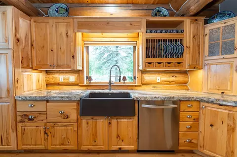 Kitchen - 2095 Middle Hvn, Gladwin, MI 48624 photo 3 of 6