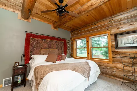 Bedroom - 2095 Middle Hvn, Gladwin, MI 48624 photo 6 of 9